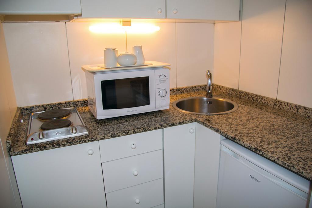 Apartamentos Descartes Barcelona Cameră foto